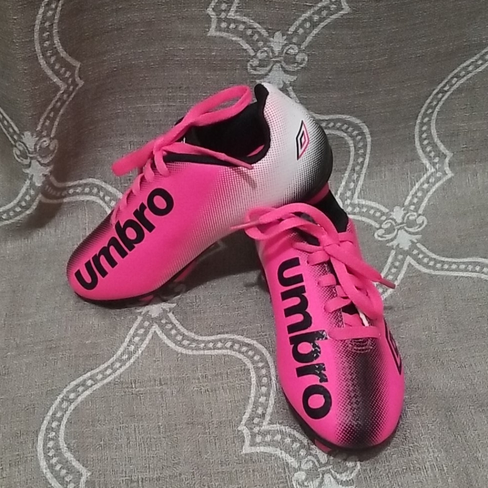 Umbro Girls Pink Soccer Cleats - Sz 11k
